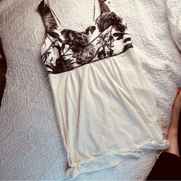 Lululemon black white brisk bloom floral tame me tank with drawstring waist Sz 6 - Picture 2 of 16